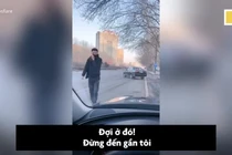 Cách giao đồ ăn độc lạ thời dịch virus corona tại Trung Quốc