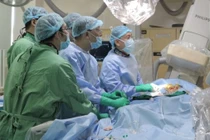 Bệnh viện công đầu tiên thực hiện thủ thuật thay van động mạch chủ qua da