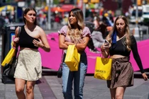 Số ca nhiễm tăng, châu Âu đón cơn bão Covid-19 mới