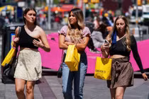 Số ca nhiễm tăng, châu Âu đón cơn bão Covid-19 mới