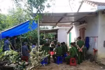 Các đơn vị nghiệp vụ có mặt tại hiện trường (ảnh: Công an cung cấp). 