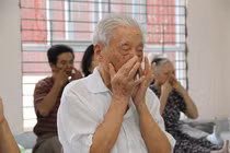 Xoa ngực phòng trị bệnh đường hô hấp