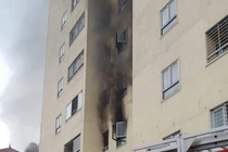 Cháy tại chung cư 21 tầng, người dân nháo nhào chạy