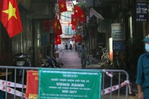 Sau ngày 6/9, Hà Nội sẽ tiếp tục thực hiện nghiêm giãn cách xã hội theo mức cao hơn Chỉ thị 16/CT-TTg ở khu vực có nguy cơ rất cao (Ảnh: Hữu Nghị).