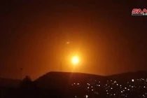 Israel không kích ồ ạt vào căn cứ quân sự Syria