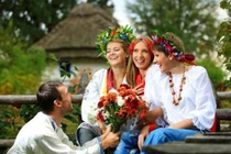 8/3, phụ nữ thế giới có nhận hoa và quà?