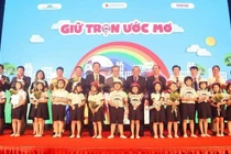 Phát động chương trình tặng Mũ bảo hiểm cho học sinh lớp Một toàn quốc năm học 2020 – 2021