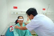 Phẫu thuật nội soi qua đường tự nhiên cắt bướu cổ