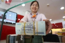 Tiền đang thừa, ngân hàng “gồng” thế nào để hỗ trợ doanh nghiệp mùa dịch?