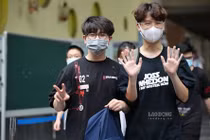 Tranh luận về việc có thể lùi thời gian tựu trường vào tháng 10