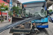 Hà Nội: Chỉ đạo “mạnh tay” sau vụ xe tự chế chở sắt xuyên thủng đầu xe buýt