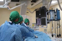 Đang nói chuyện, cụ ông 62 tuổi bỗng liệt nửa người