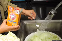 Baking soda không loại thuốc trừ sâu trên rau, củ, quả