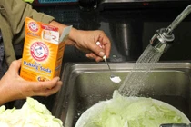 Baking soda không loại thuốc trừ sâu trên rau, củ, quả