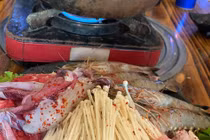 Bỏ 600.000 đồng cho 1 nồi lẩu ngày Tết, 'hết hồn' khi thấy 'nồi cám lợn'