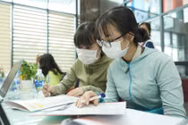 Điểm chuẩn Trường ĐH Kinh tế - Tài chính TP.HCM: Có ngành lên đến 24 điểm!