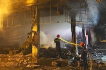 Cháy phòng trà, 6 người tử vong