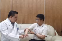 Lở loét, sưng phù vì tự chữa vảy nến 