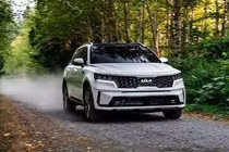 Kia Sorento 2022 ra phiên bản mới: "Ngửi xăng" để chạy