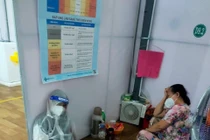 Y bác sĩ quá stress khi đối đầu với dịch bệnh khủng khiếp