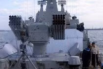 Video: Hải quân Nga sử dụng pháo phản lực Grad trên biển tấn công quân đội Ukraina ở Mariupol