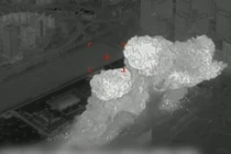 Video vũ khí tầm xa độ chính xác cao Nga phá hủy cụm pháo phản lực Ukraian trong siêu thị