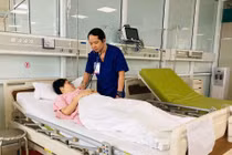 5 phút cứu sản phụ song thai 14 tuần bị vỡ tử cung