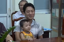 Vỡ òa hạnh phúc khi gia đình nhận lại bé Gia Bảo bị bắt cóc ở Bắc Ninh