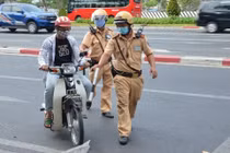 Trường hợp nào CSGT được kiểm tra cốp xe, điện thoại của người đi đường?