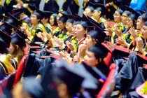 Hàng ngàn sinh viên chưa được ký bằng tốt nghiệp vì trường thiếu Hiệu trưởng