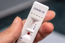 Lý do nhiều người chưa nhiễm bệnh dù Omicron lây lan nhanh