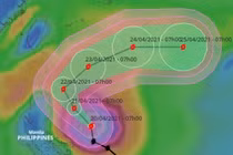 Siêu bão Surigae suy yếu nhanh