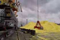 Hoang mang trước “núi” lưu huỳnh ở cảng Hải Phòng