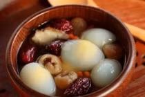 Trứng hầm kỷ tử trị chứng quên