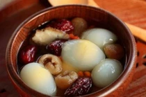 Trứng hầm kỷ tử trị chứng quên