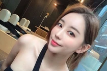 Nhan sắc hút mắt của nữ diễn viên bị kiện tiền tỷ vì hẹn hò với đàn ông có vợ