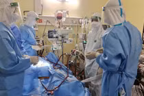 Phục hồi dịch vụ chăm sóc sức khỏe toàn dân, đảm bảo an ninh y tế