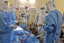 Phục hồi dịch vụ chăm sóc sức khỏe toàn dân, đảm bảo an ninh y tế