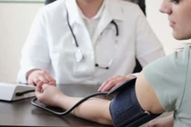 Huyết áp khi nằm thấp hơn khi ngồi