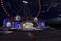 ‏Sân khấu thiết kế 5 vòng tròn ấn tượng và hoành tráng từ đạo diễn gạo cội Phạm Hoàng Nam.