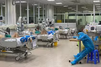 Áp lực ở phòng hồi sức tích cực viện Nhiệt đới