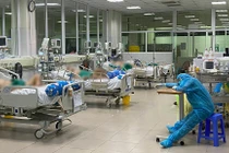 Áp lực ở phòng hồi sức tích cực viện Nhiệt đới