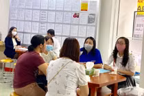 Người lao động tìm việc làm tại Văn phòng Trung tâm dịch vụ việc làm Thanh Niên TPHCM.