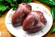 Tim lợn hấp gốc chuối điều trị tim đập nhanh