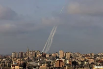 Video: Lực lượng thánh chiến Palestine phóng tên lửa vào Israel, Tel Aviv không kích Dải Gaza