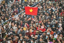 Choáng ngợp với sự cuồng nhiệt của CĐV Việt Nam tại Phú Thọ