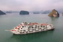 Quảng Ninh cách ly du thuyền 5 sao cùng 182 người trên vịnh Hạ Long