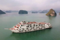 Quảng Ninh cách ly du thuyền 5 sao cùng 182 người trên vịnh Hạ Long