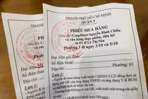Quận 3 tiếp tục phát phiếu mua hàng cho người dân do do các chợ truyền thống trên địa bàn quận chưa đảm bảo được phương án phòng, chống dịch.