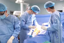 “Thước ngắm phẫu thuật” độc quyền “made in Vietnam” nâng độ chính xác của phẫu thuật khớp gối lên đến hơn 98%